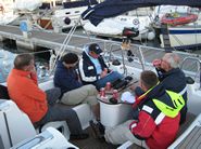 Manöverkritik nach dem ersten Segeltag im Stadthafen von Mali Losinj